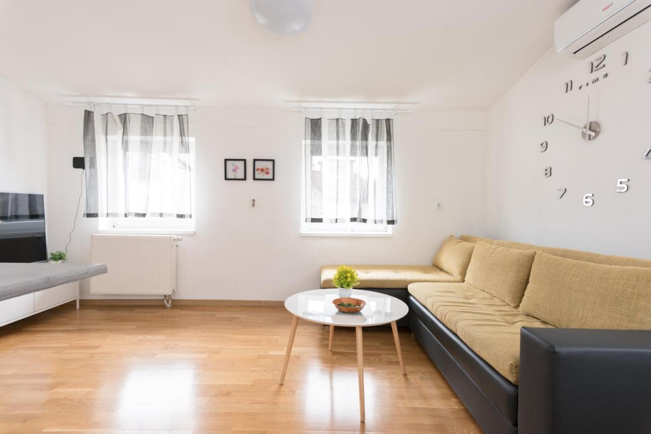 Apartmani Kod Marka Pozega Ngoại thất bức ảnh